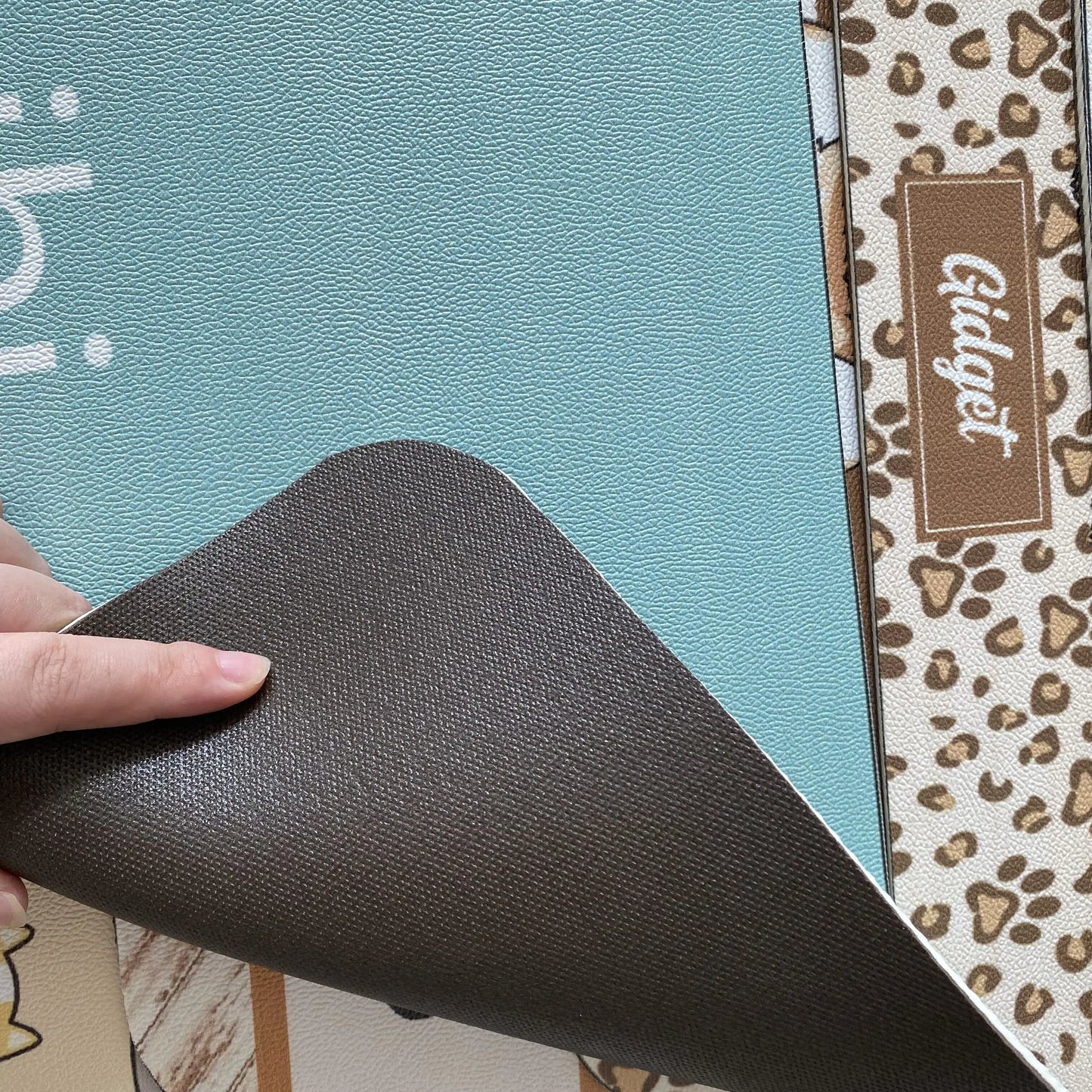 PawPlanet™ Nami – Personalisierbare Futterunterlage